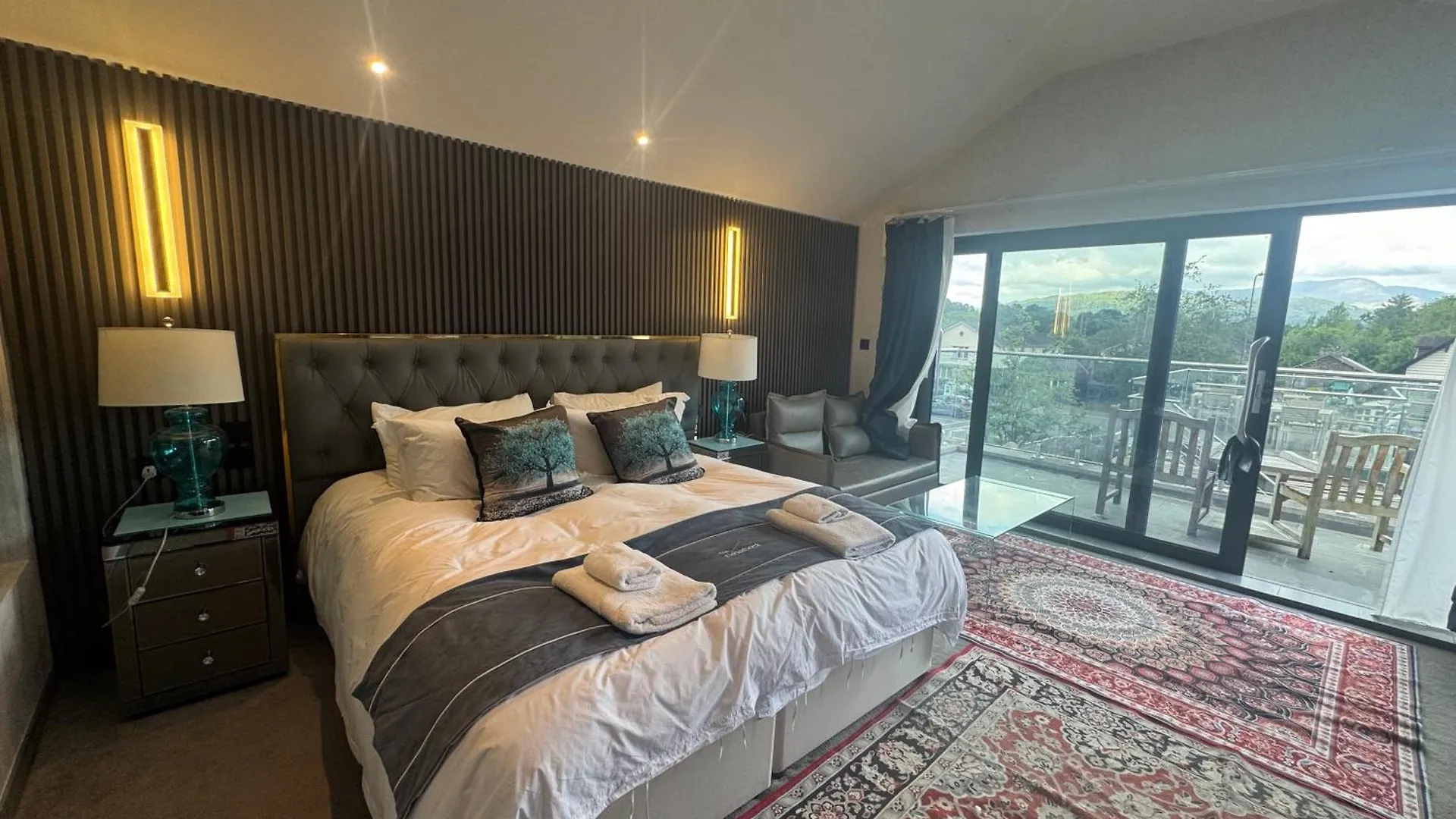 Hotel & - Stylish With Breathtaking Views - Longer, Save 4*