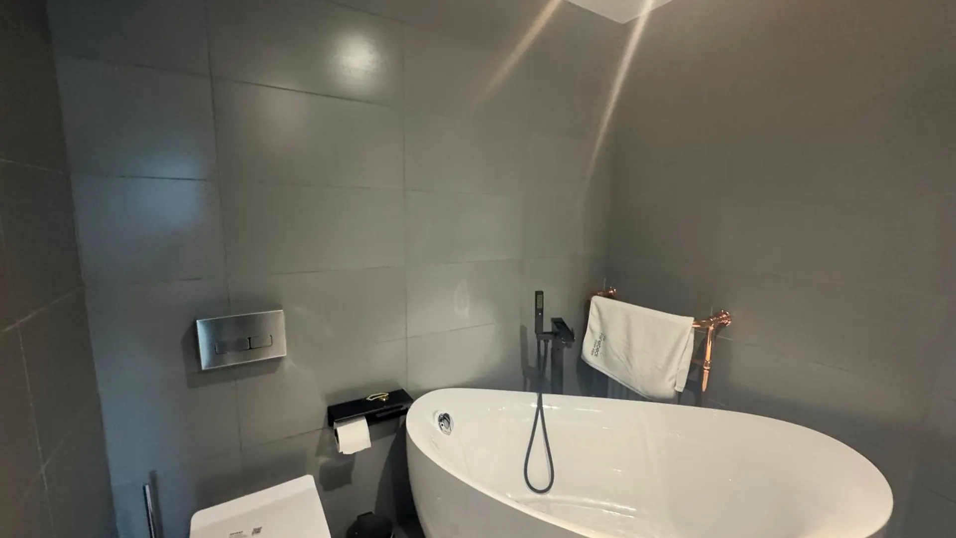 Hotel & - Stylish With Breathtaking Views - Longer, Save Ambleside