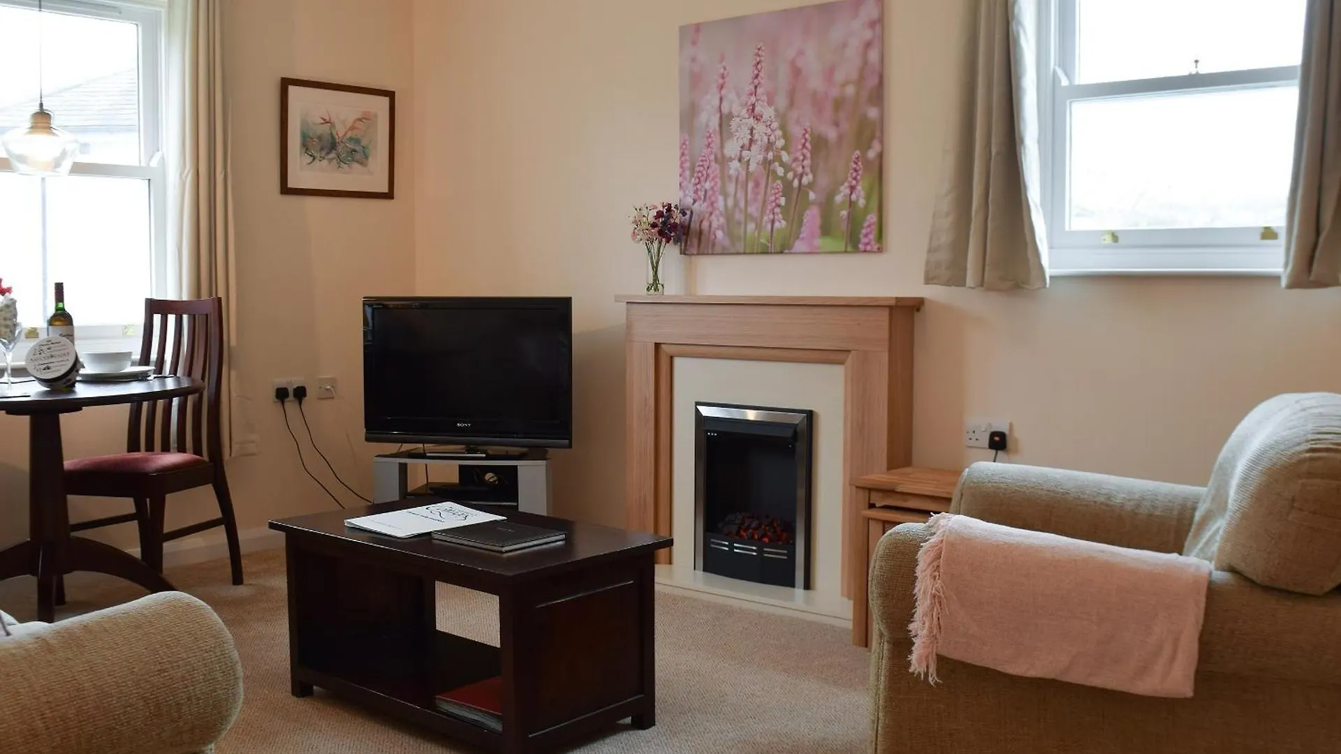 15 Elm Court * Κέσγουικ
