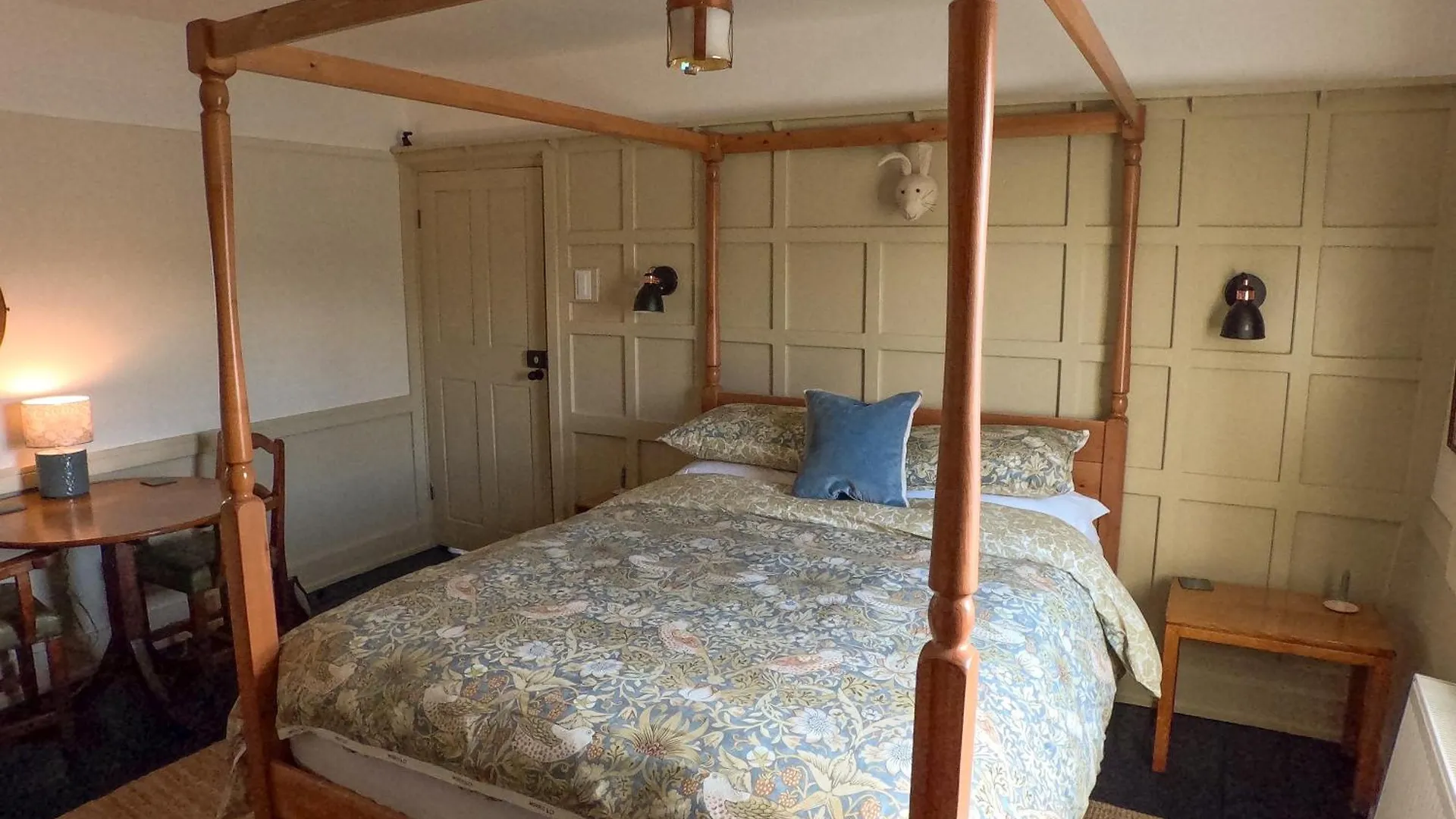 Проживание в семье Helvellyn