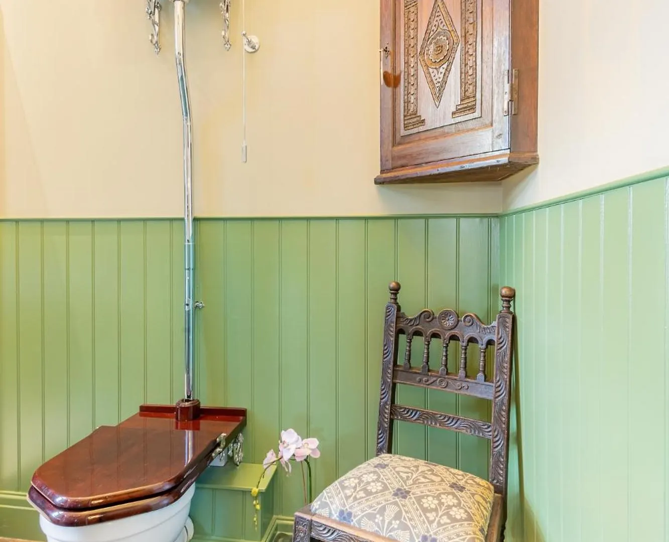 - Gothic Hall - Luxury Or
