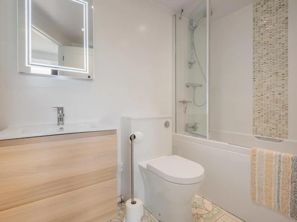 2 Bed In Sz591