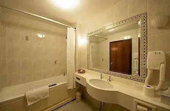 Hotel Greens At 3*
