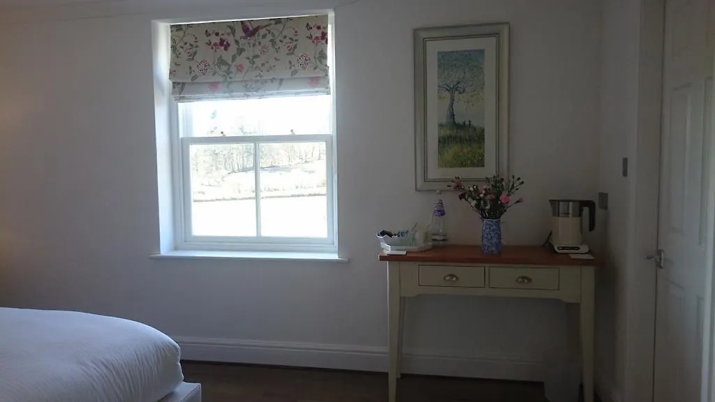 West Vale Country House *