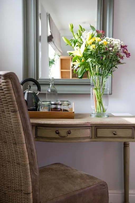 The Hare And Hounds, 4*