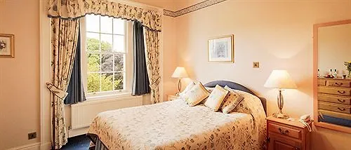 Hotel Overwater Hall 3*