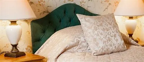 Hotel Overwater Hall 3*
