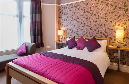 Penzion Thornbank House Offering Breakfast And With Free Off Site Health Club 4*