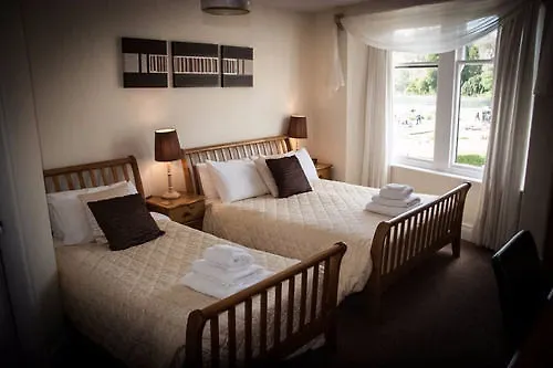 לינה וארוחת בוקר Lacet House 4*