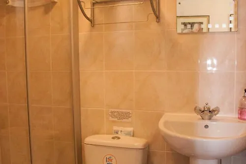 לינה וארוחת בוקר Lacet House