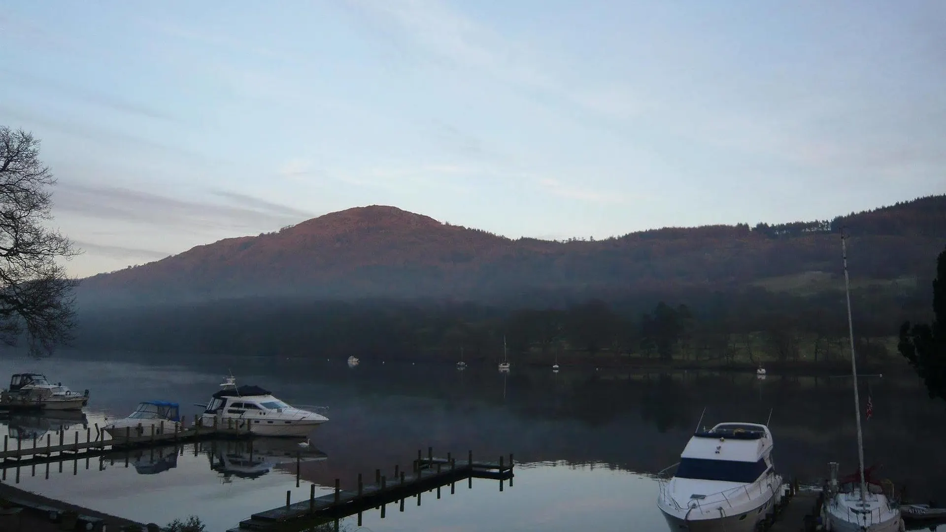 Hotell And Lakeside