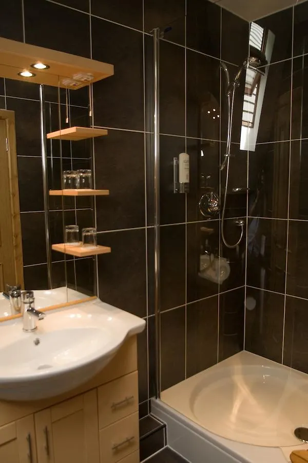 Hotel Chequers 4*