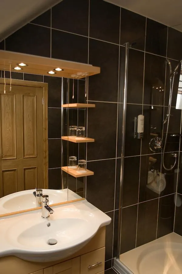 Hotel Chequers 4*