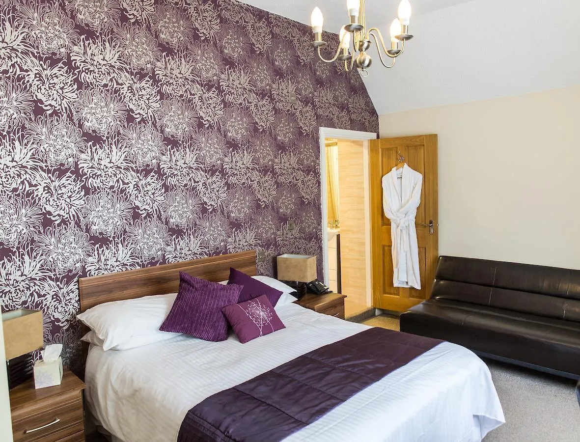 Hotel Chequers 4*