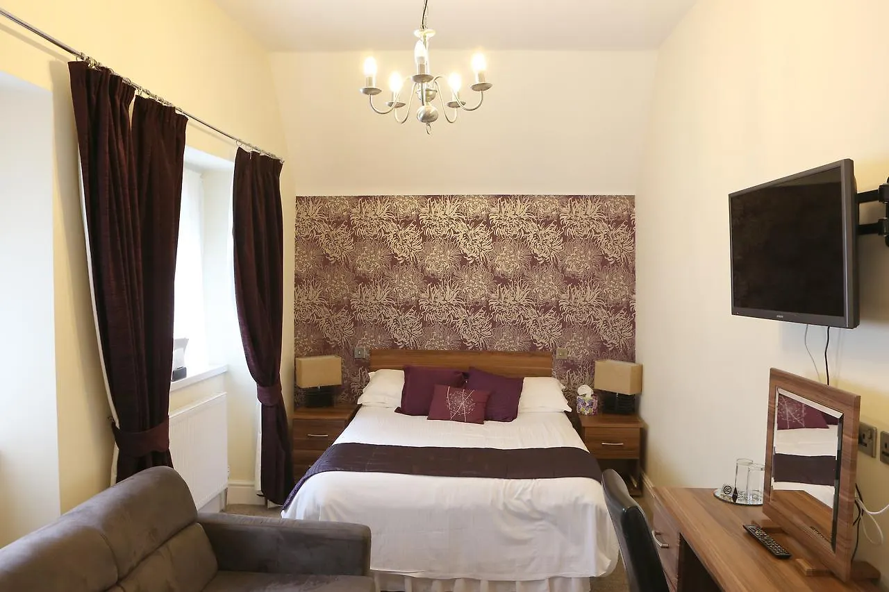Hotel Chequers 4*