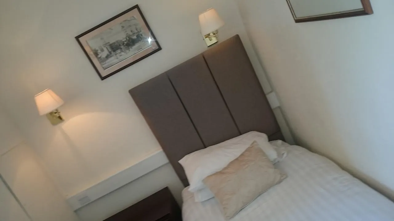 The Silverdale 3*