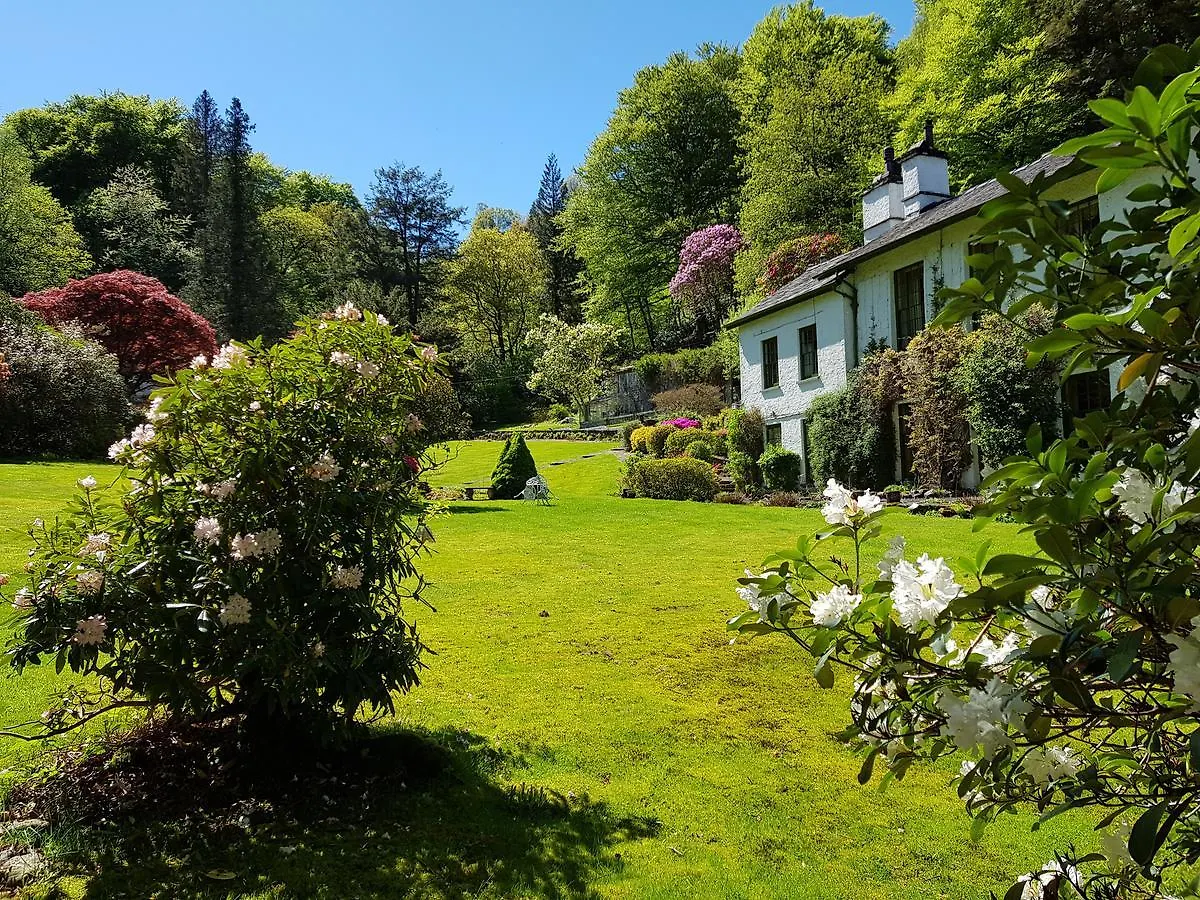 Foxghyll Bed & Breakfast 4*