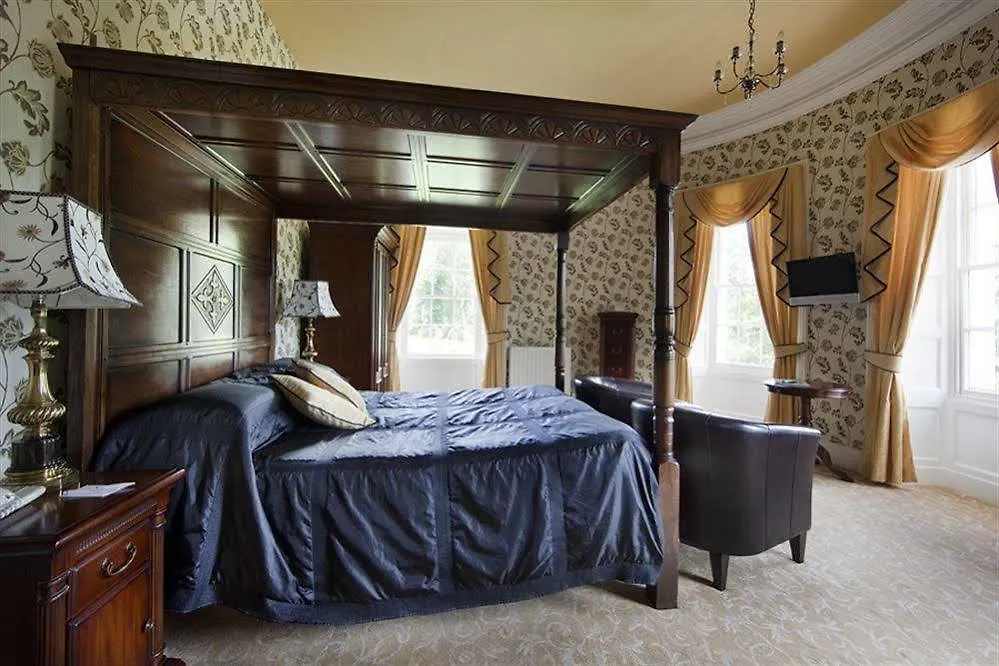 Hotel Overwater Hall