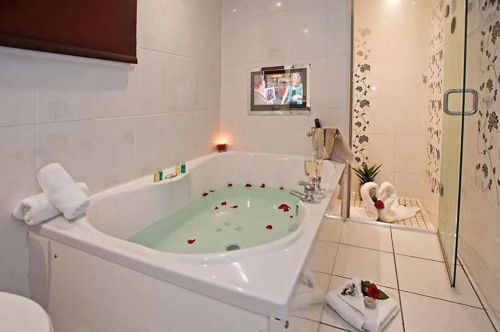 Boutique & Hot Tubs 4*