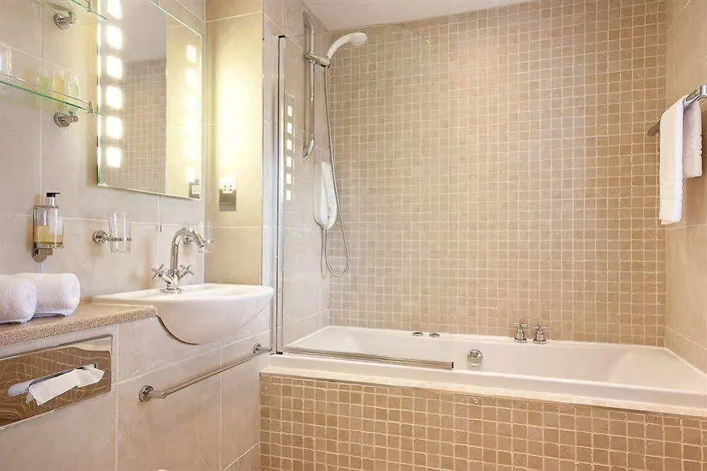 The Howbeck & The Retreat Incl Off-site Health Club And Parking Ev Point Available Windermere