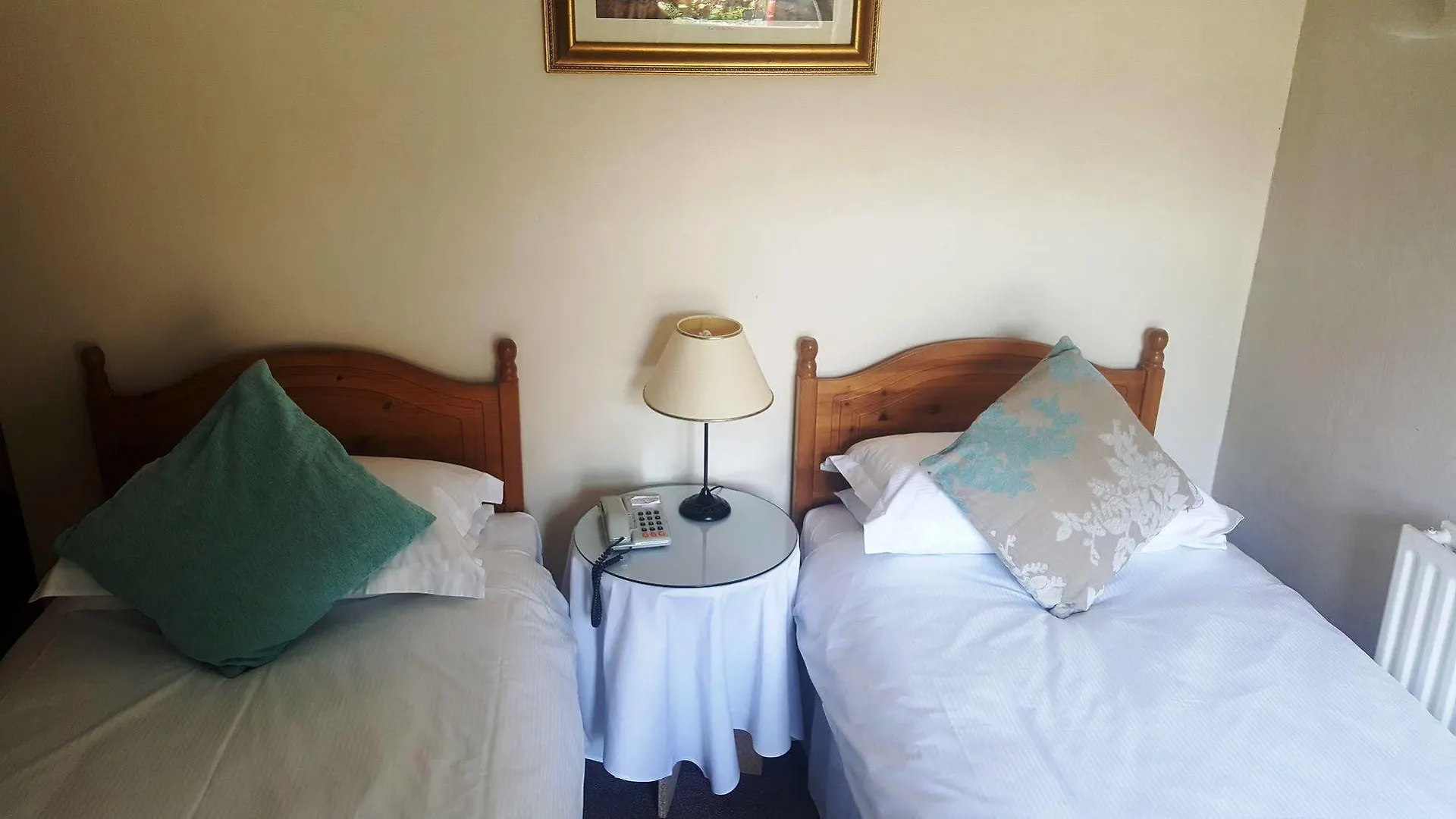 بيت ريفي Bower House إسكاديل