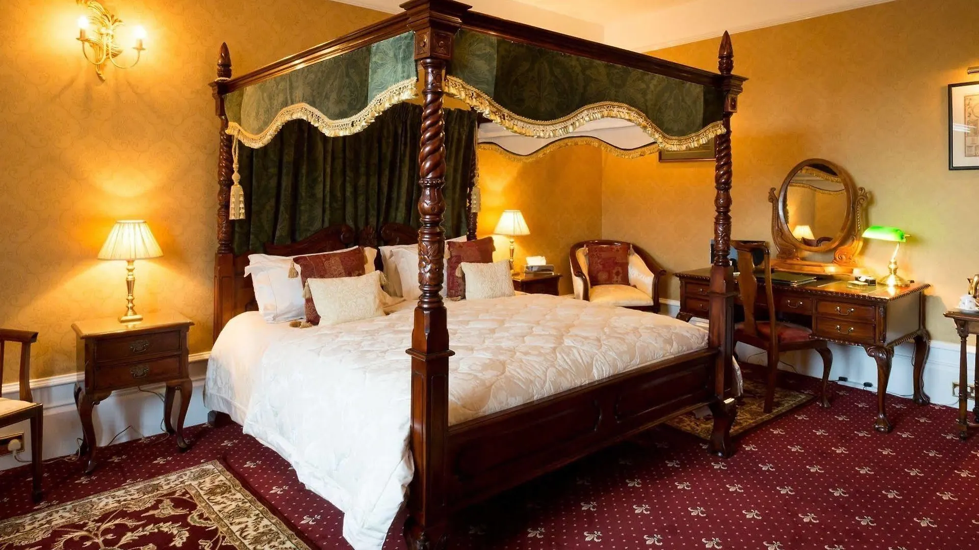 Heads Nook Hall 5*