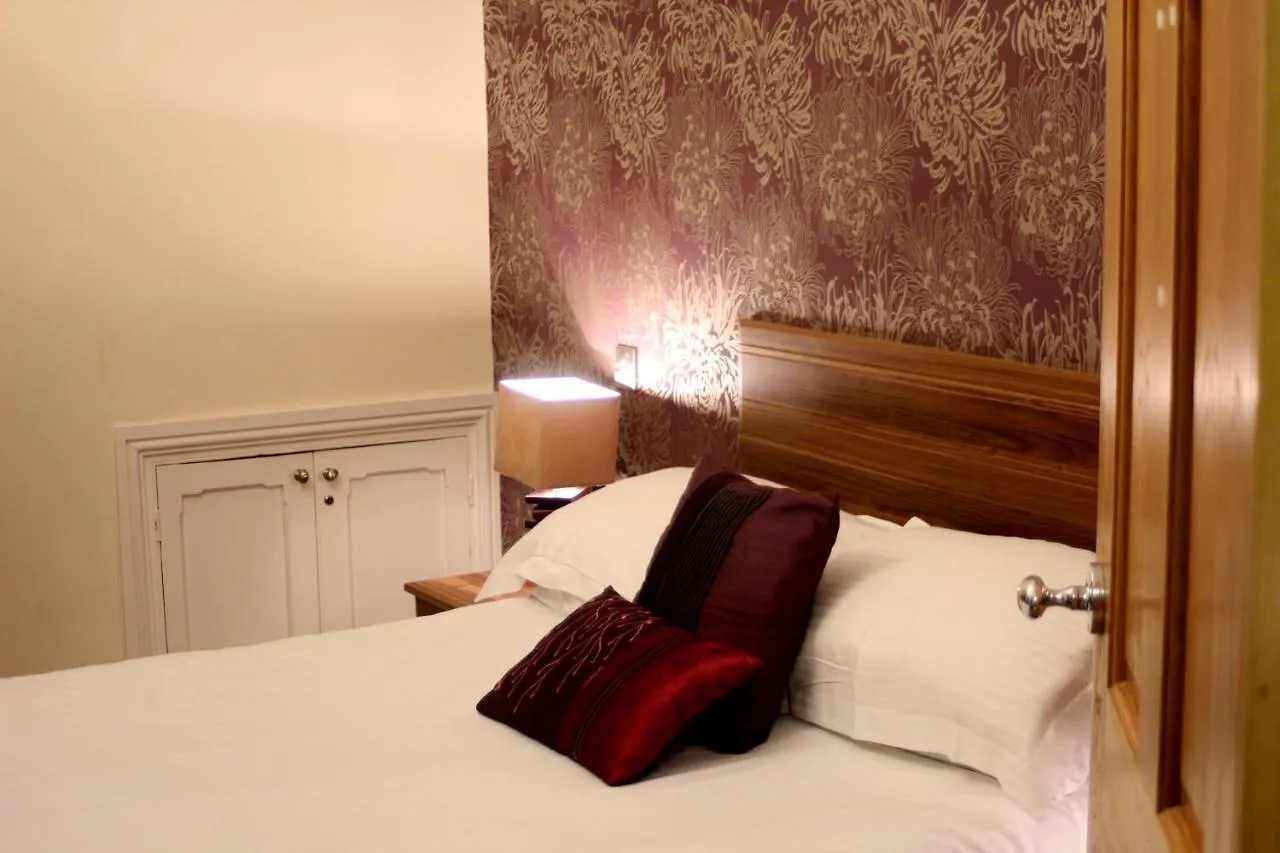 Hotel Chequers 4*