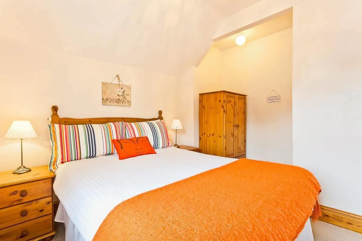 3 Cambridge Konukevi 4*