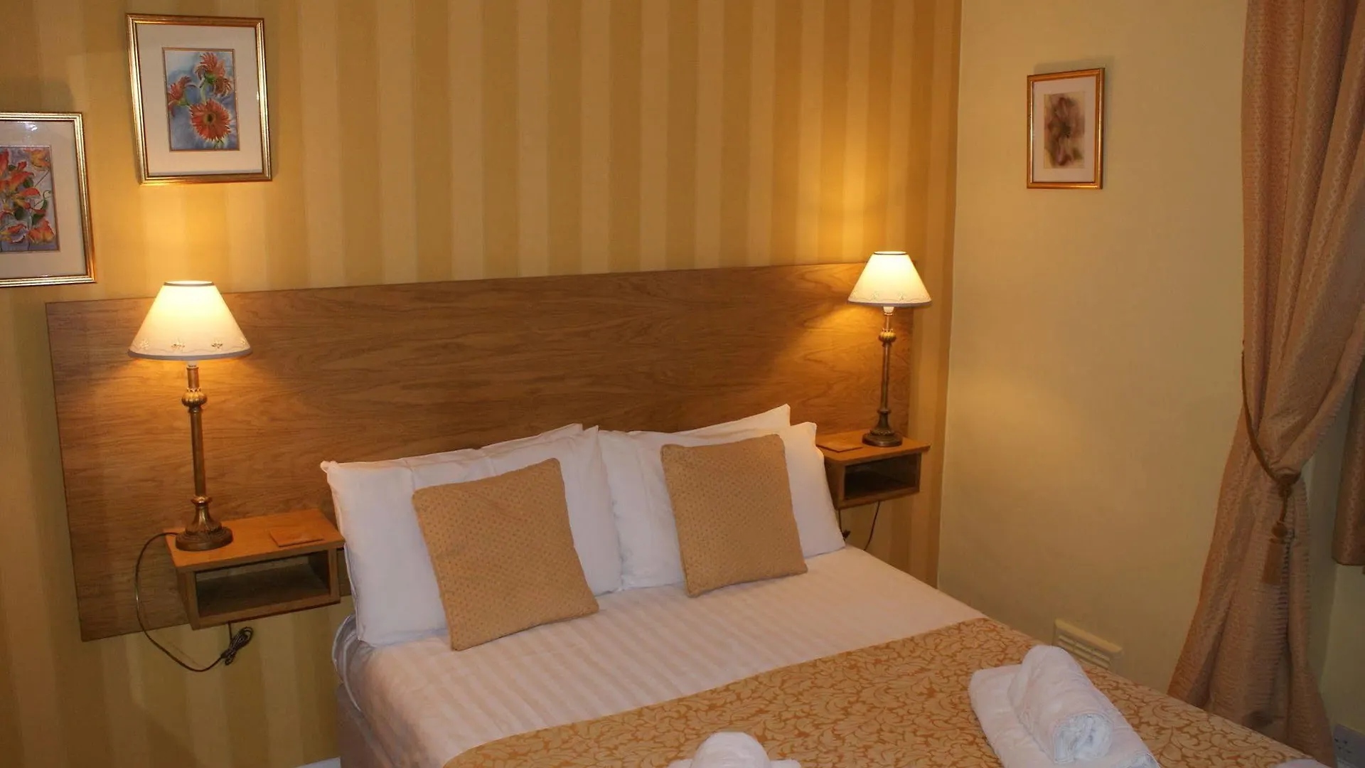 The Coppice - Including Off-site Health Club Guest house