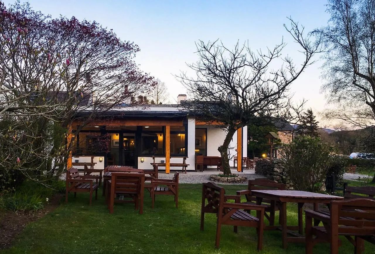 بيت ريفي Bower House إسكاديل