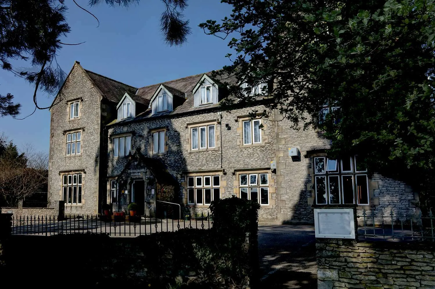 Stonecross Manor 4*