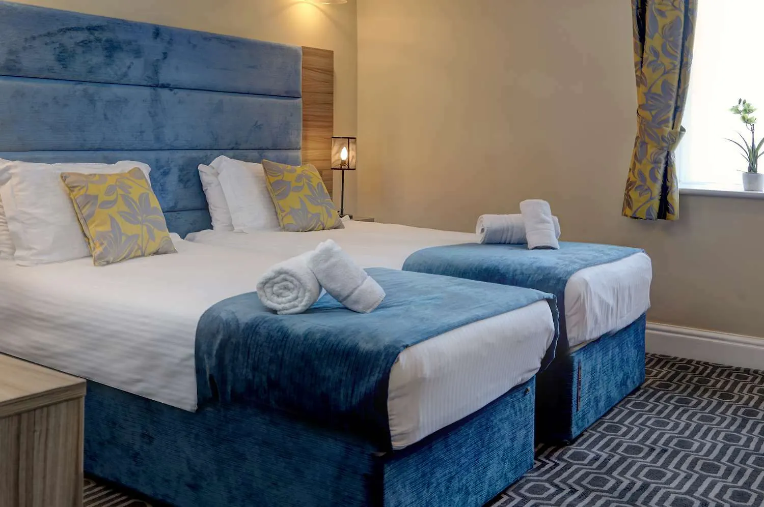 Stonecross Manor 4*