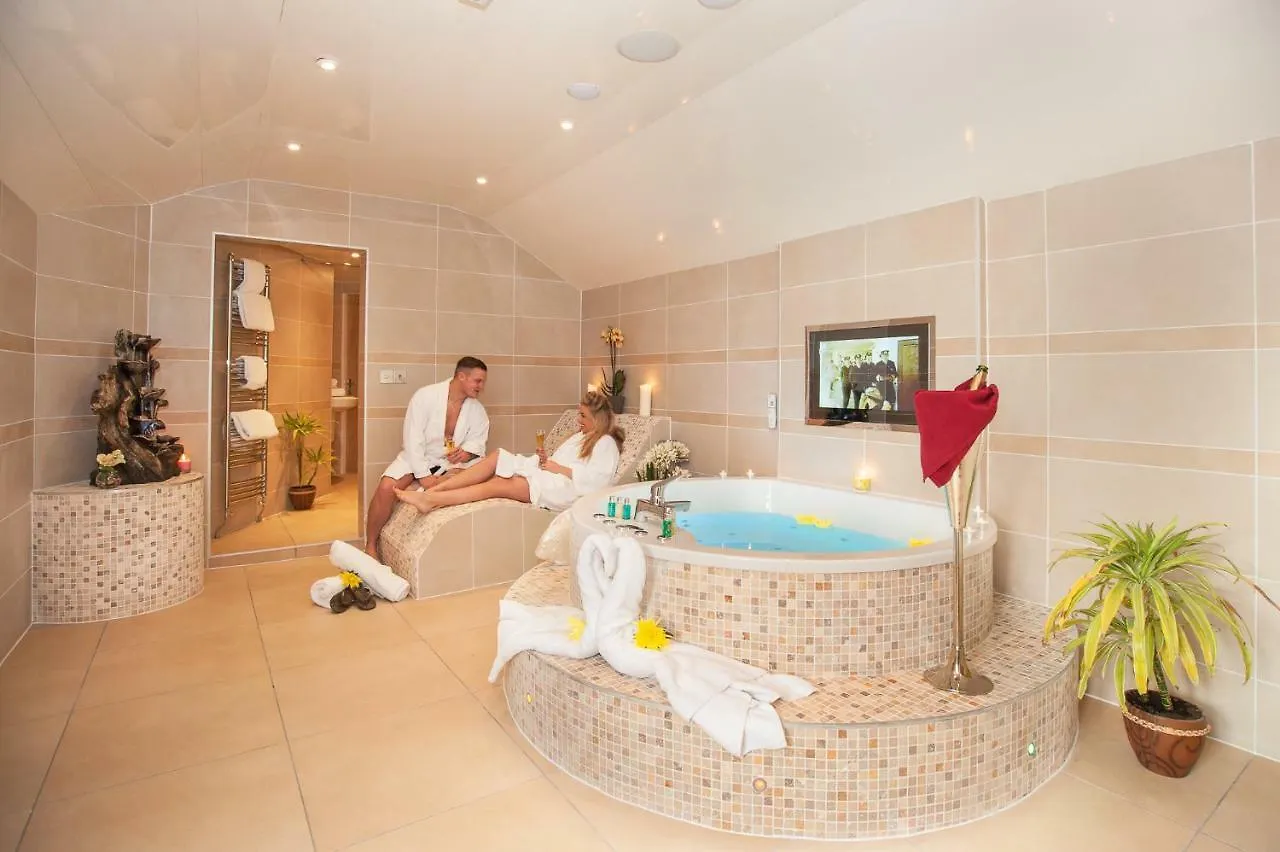 Boutique & Hot Tubs ווינדרמר